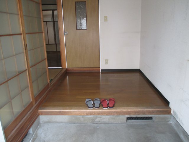 島中大庄店舗・倉庫の玄関