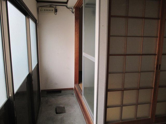 島中大庄店舗・倉庫の玄関