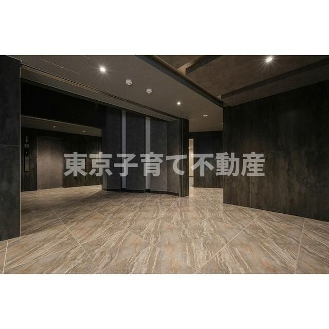 コンフォリア・リヴ文京護国寺のエントランス