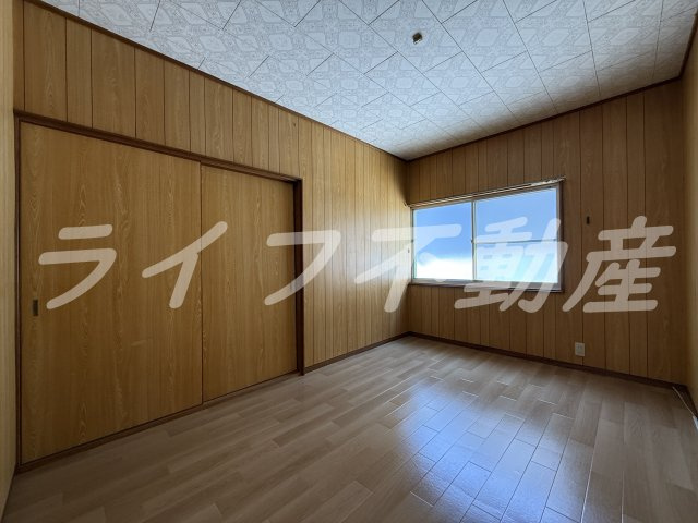 中石切5丁目貸家の洋室|落ち着いた色調の洋室です
