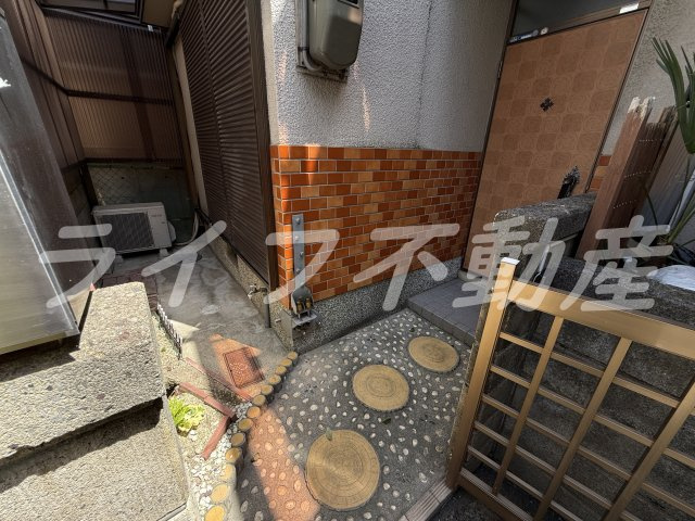 中石切5丁目貸家のエントランス|エントランスです