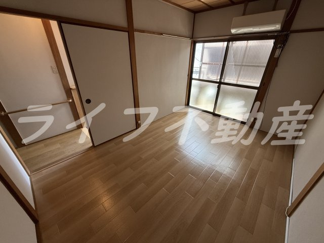 中石切5丁目貸家の居間・リビング|ゆったりとした居間です
