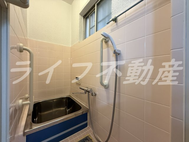 中石切5丁目貸家の浴室|きれいなお風呂です