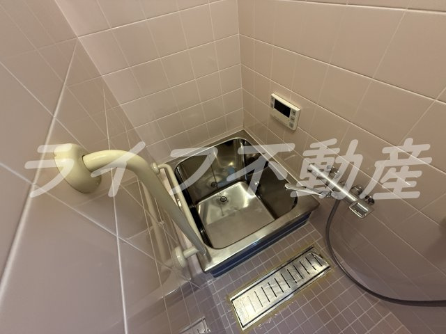 中石切5丁目貸家のトイレ|落ち着いた色調のトイレです