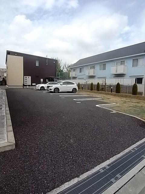 エトワール学文殿Aの駐車場