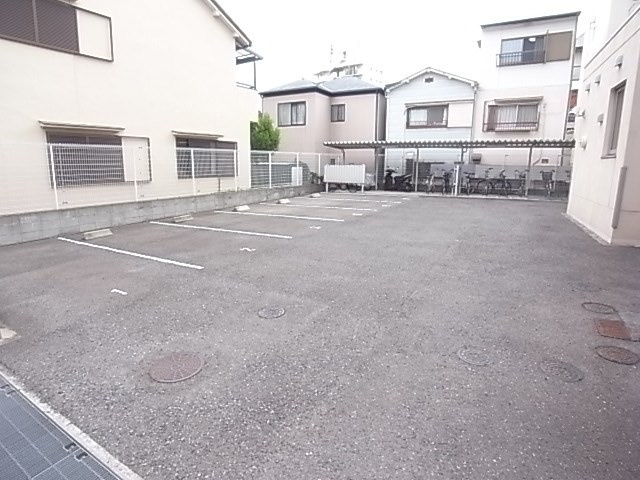 パルテール灘の駐車場