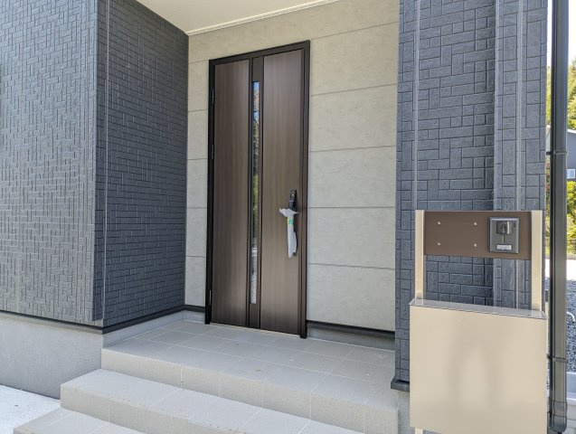 日立市滑川本町3期の玄関|エントランスです。帰りたくなる家、住む幸せ、ご見学の際はお問合せ下さい。心よりお待ちしております～。