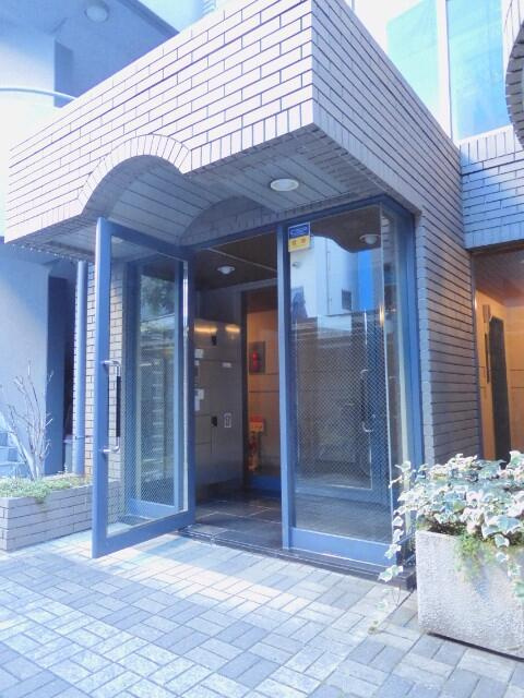 ベルセル南青山のエントランス