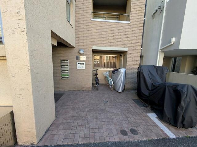 ラディーロ八雲のエントランス