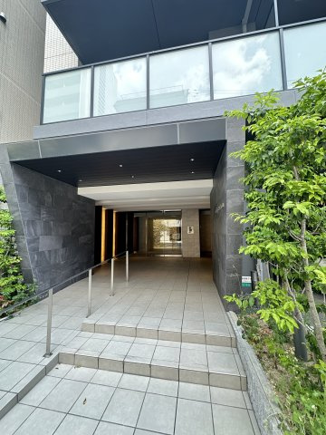 esteOeste難波元町のエントランス