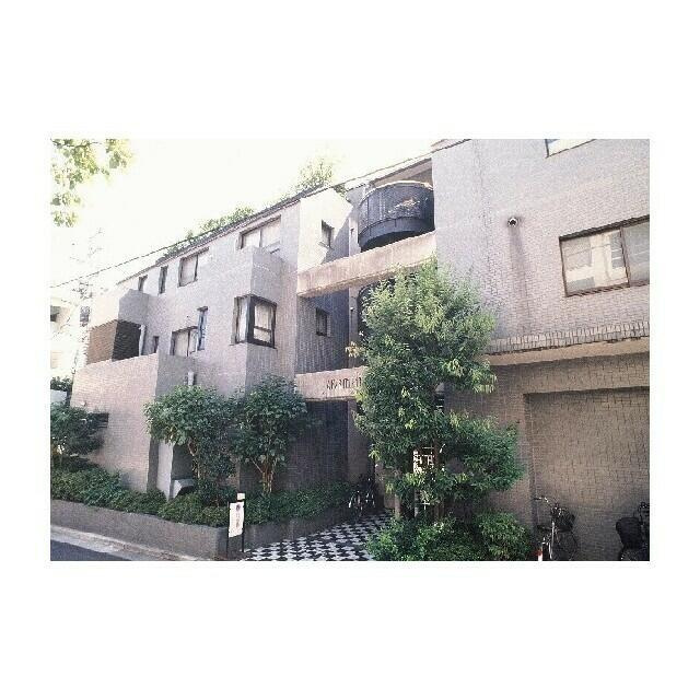 APARTMENT HOUSE T2のエントランス