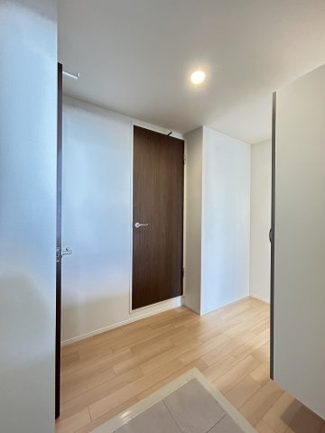 神戸市灘区下河原通４丁目新築マンションの玄関