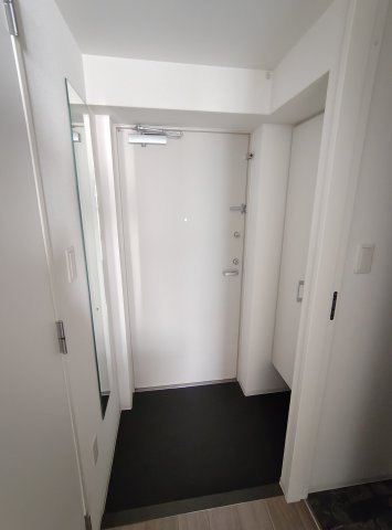 セレニテ神戸元町プリエの玄関
