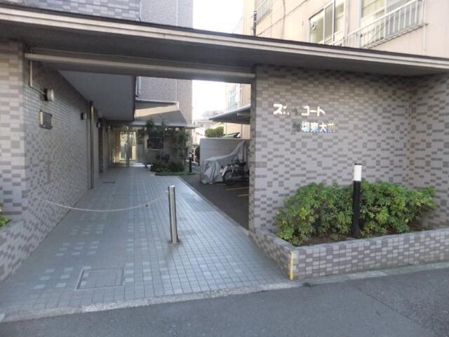 スカイコート駒場東大前のエントランス