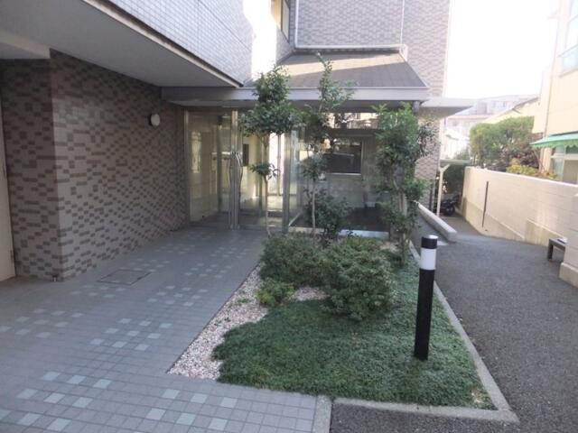 スカイコート駒場東大前のエントランス