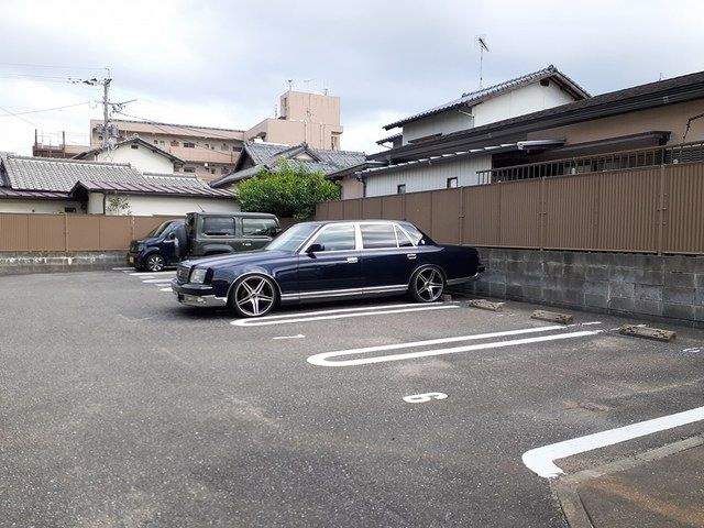 ソレイユ・ルヴァンの駐車場