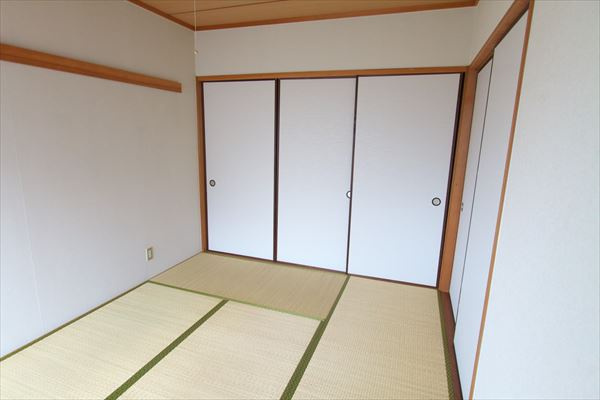 ハイツ西の和室