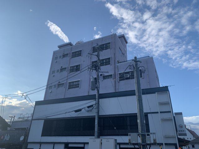 想定年間賃料484.6万　想定利回り35.8％　鉄骨鉄筋コンクリート造の外観