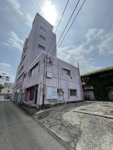 想定年間賃料484.6万　想定利回り35.8％　鉄骨鉄筋コンクリート造の外観