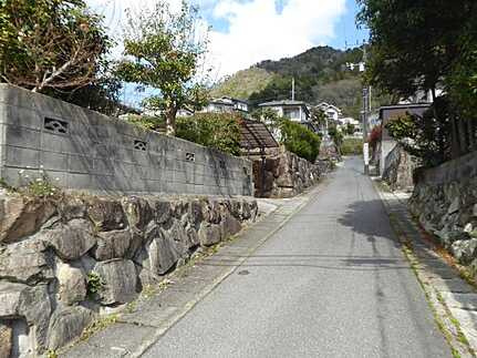 安佐町久地中古戸建の前面道路含む現地写真