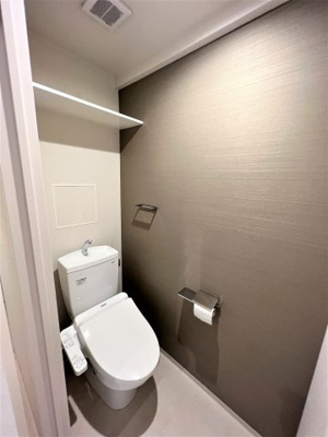 【トイレ】 | パークサイド本町 | 温水洗浄便座♪トイレ内に棚もあり♪