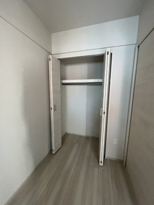 【収納】 | パークサイド本町 | 寝室にはクローゼットがあります