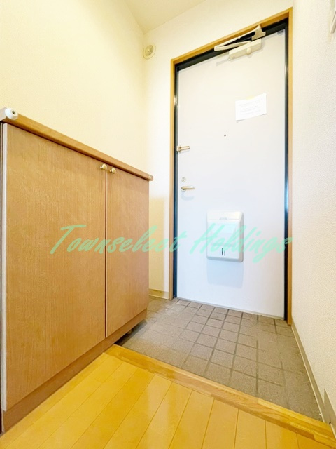 藤沢市本町３丁目の賃貸マンションの玄関