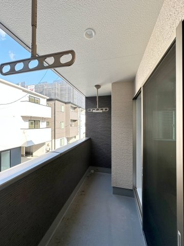 西区庚午中1丁目 No.9のバルコニー|リビングから出入り可能なバルコニー☆
2階と3階にそれぞれバルコニーがあります♪