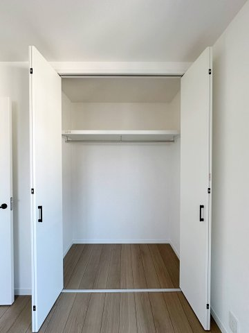 西区庚午中1丁目 No.9の収納|全居室収納☆
3階6帖洋室のクローゼットです♪