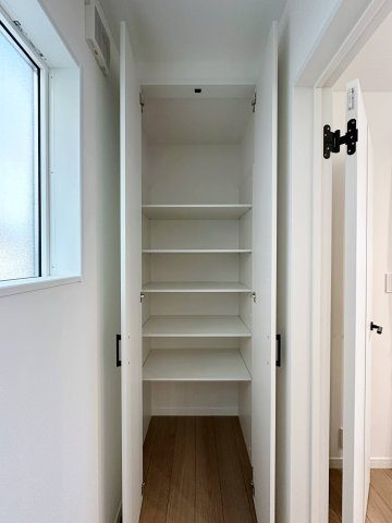 西区庚午中1丁目 No.9の収納|2階廊下収納☆
掃除道具などの収納にぴったりです♪