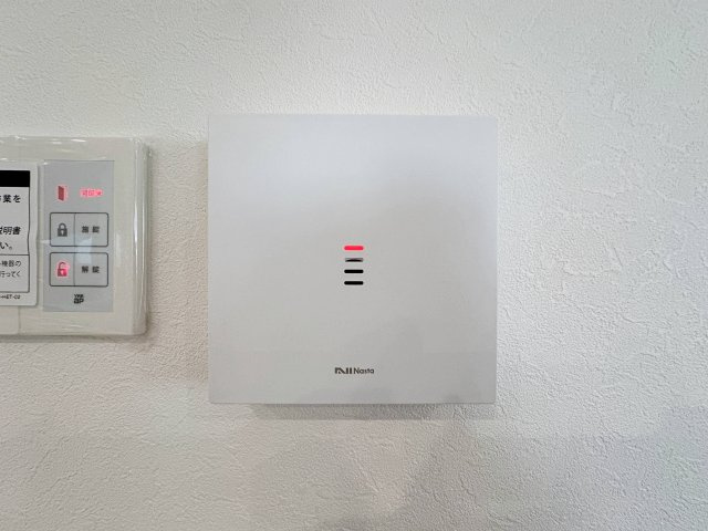 西区庚午中1丁目 No.9の防犯設備|インターホン☆
スマホアプリで外出中でも応答が可能なモデルでさらに24時間録画機能も搭載！
忙しい時には自動応答モードにすることも可能！
来客時の応答だけでなく、家の安全を守ってくれる機能搭載です♪