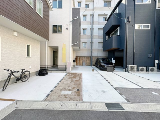 西区庚午中1丁目 No.9の駐車場|車は縦列2台駐車可能☆
広々とした駐車スペースは来客時なども安心なので気軽に家族や友人を招くことができます♪