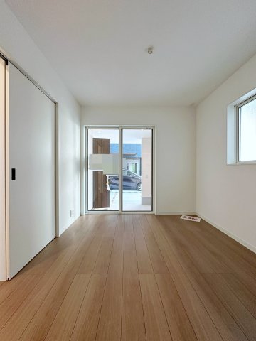 西区庚午中1丁目 No.9の洋室|１階5.5帖の洋室☆
トランクルームやゲストルームとしても活用できる1階のお部屋です♪