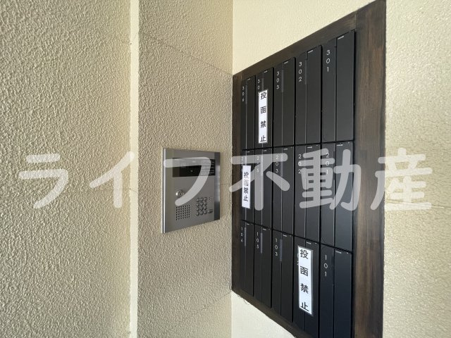 アリスコート菱屋西のエントランス|清潔なエントランスです