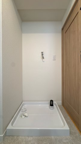 【その他】 | イマージュアークヒルズ霧ヶ丘☆仲介手数料無料☆ | 室内洗濯機置き場を完備。防水パン付きで万が一の漏水にも配慮されています。キッチンや洗面室からの動線も良く、効率よく家事をこなせる設計が魅力です。