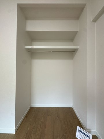 【収納】 | イマージュアークヒルズ霧ヶ丘☆仲介手数料無料☆ | 扉を開け閉めするというワンアクションが減るだけで、物の出し入れが驚くほど楽になります。