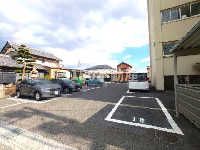 コーポ林の駐車場
