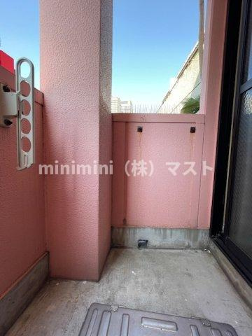 ステイタス難波ビルのバルコニー