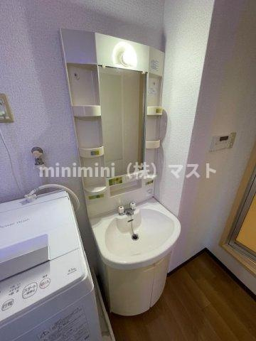 ステイタス難波ビルの洗面所