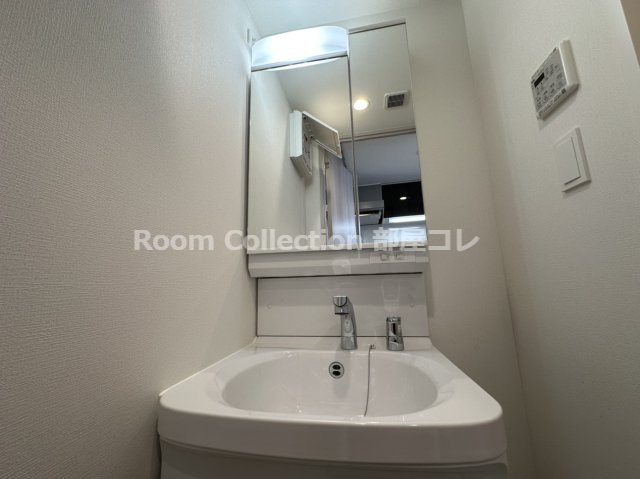 ディアレイシャス名古屋太閤通Ⅲの洗面所|※同物件他部屋写真
反転、色違いの場合有
現況優先