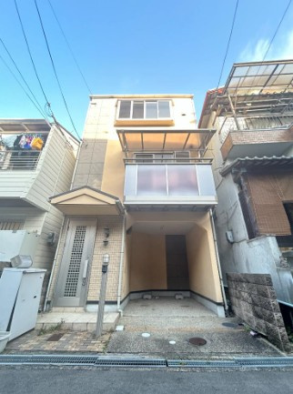 野村中町　中古一戸建ての外観|新しい生活にいかがでしょうか？外観はお住まいの顔になります。こだわりたいポイントですね。外壁塗装や屋根塗装のご相談も承っております。
■現地内覧・資金計画相談・住宅ローン相談もお問合せ受付中■