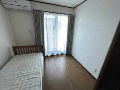 【洋室】 | 柳井市余田戸建 | ２階中央約6帖