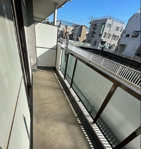 ルジェンテ・リベル氷川台のバルコニー