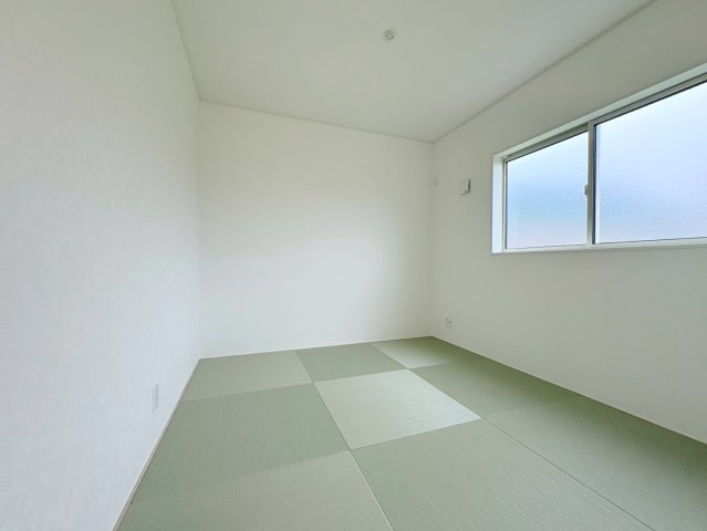 【商談中】クワイエ　岐阜市日野南第３　全２区画分譲の和室|一室あると便利な和室は、来客時はもちろん、お子様のお昼寝や遊び場、寝室としてもご利用いただけます。
日本の良き文化を引き継ぐ、色々な用途で使える、癒しの空間です。