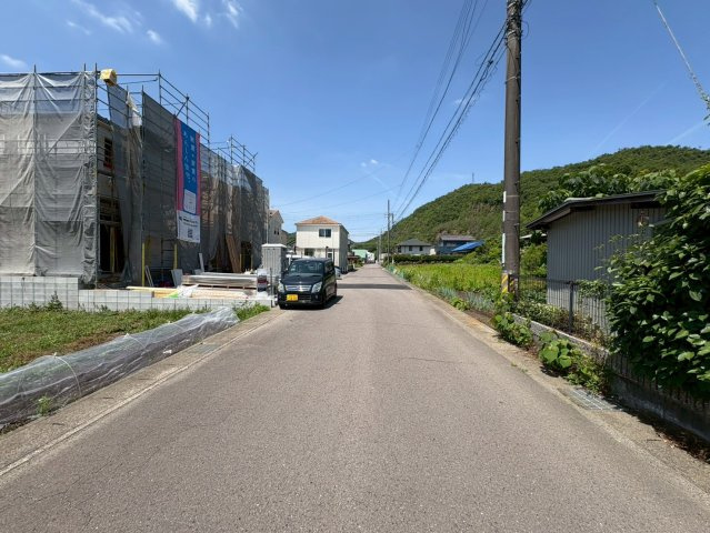 クワイエ　岐阜市日野南第３　全２区画分譲の前面道路含む現地写真|「現地（2026年5月7日）撮影」　
■全体写真　
■ヤマダ不動産　株式会社リライフ　
■前面道路　
■ヤマダ不動産　株式会社リライフ