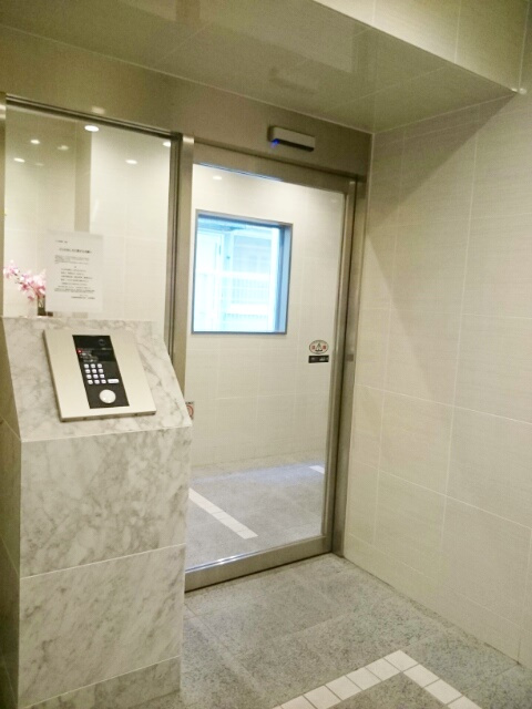 大和市南林間２丁目の賃貸マンションのエントランス