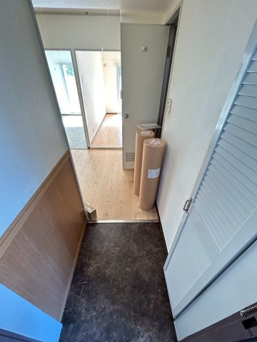 ドルフ西岡本の玄関