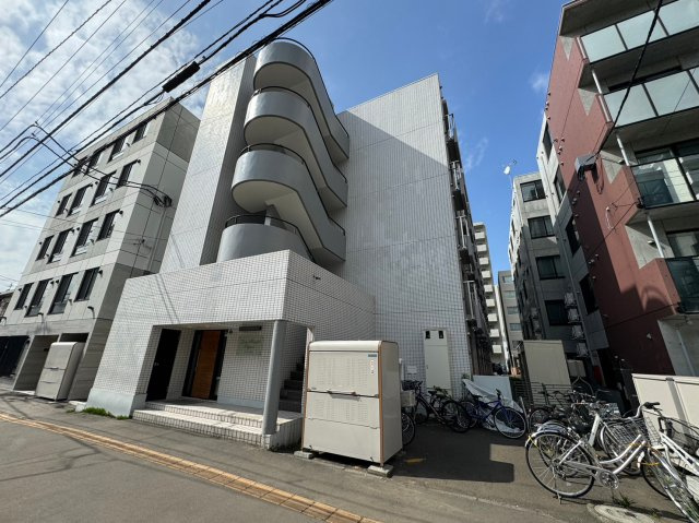 【外観】 | 【CP対象】ルナハイツ札幌 | 外観は落ち着いています