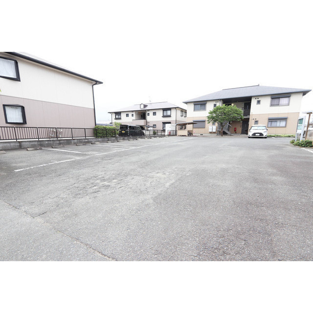 フォンテーヌ宮ノ陣Ⅱの駐車場|駐車スペースもあります
