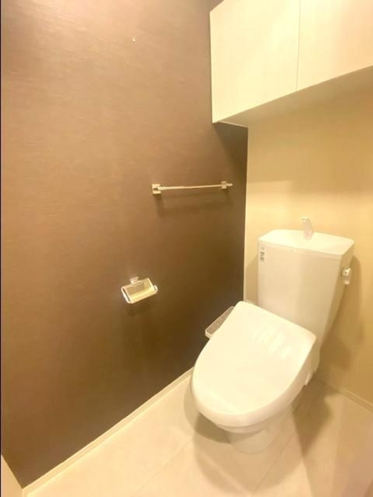 メゾン太閤のトイレ|落ち着いた色調のトイレです